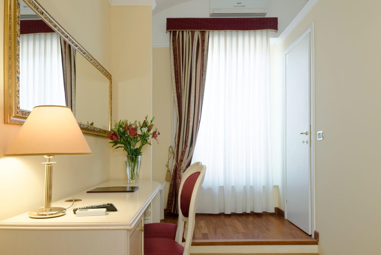 Relais Frattina 2* Roma
